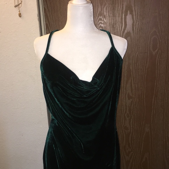 Dresses & Skirts - Emerald velvet  dress